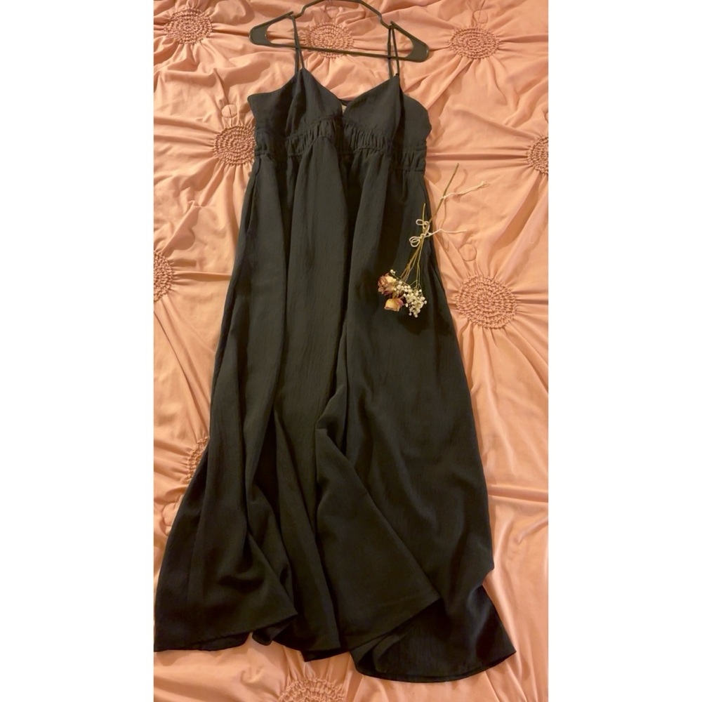 flowy black maxi dress 🫶🏼